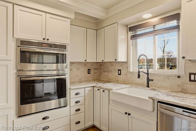 5936 Wellington Drive, Clarkston, MI 48346