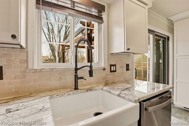 5936 Wellington Drive, Clarkston, MI 48346