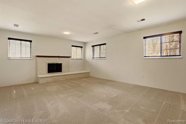 5936 Wellington Drive, Clarkston, MI 48346