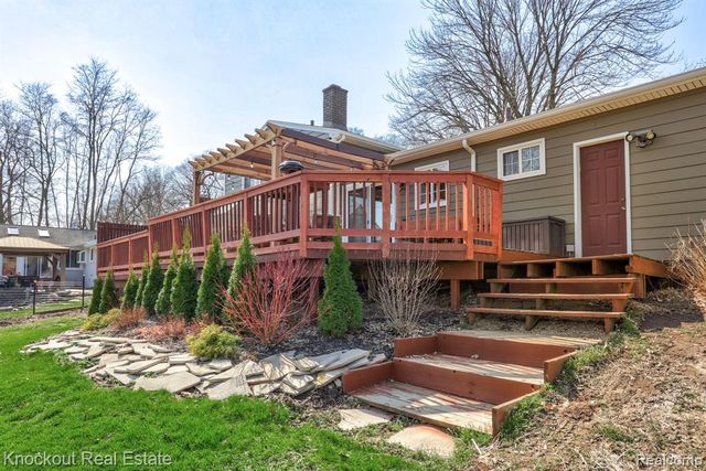 5936 Wellington Drive, Clarkston, MI 48346