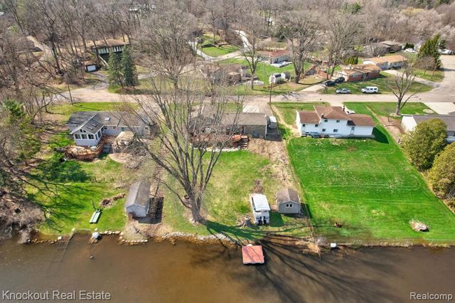 5936 Wellington Drive, Clarkston, MI 48346