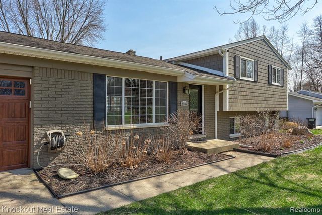 5936 Wellington Drive, Clarkston, MI 48346