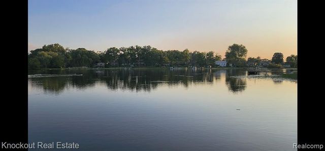 5936 Wellington Drive, Clarkston, MI 48346