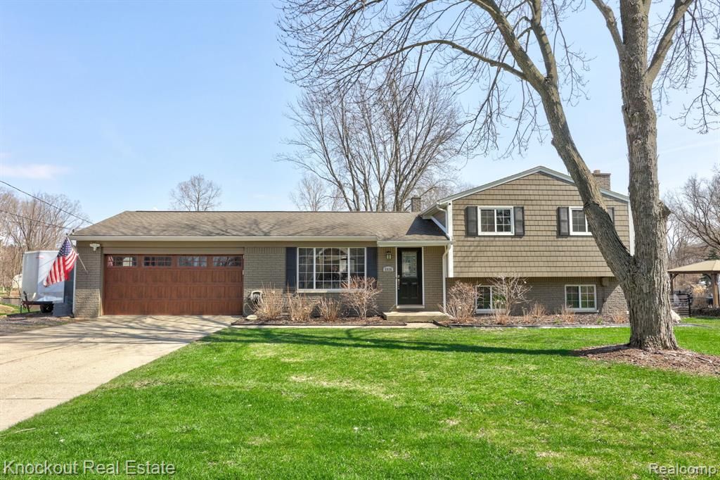 5936 Wellington Drive, Clarkston, MI 48346