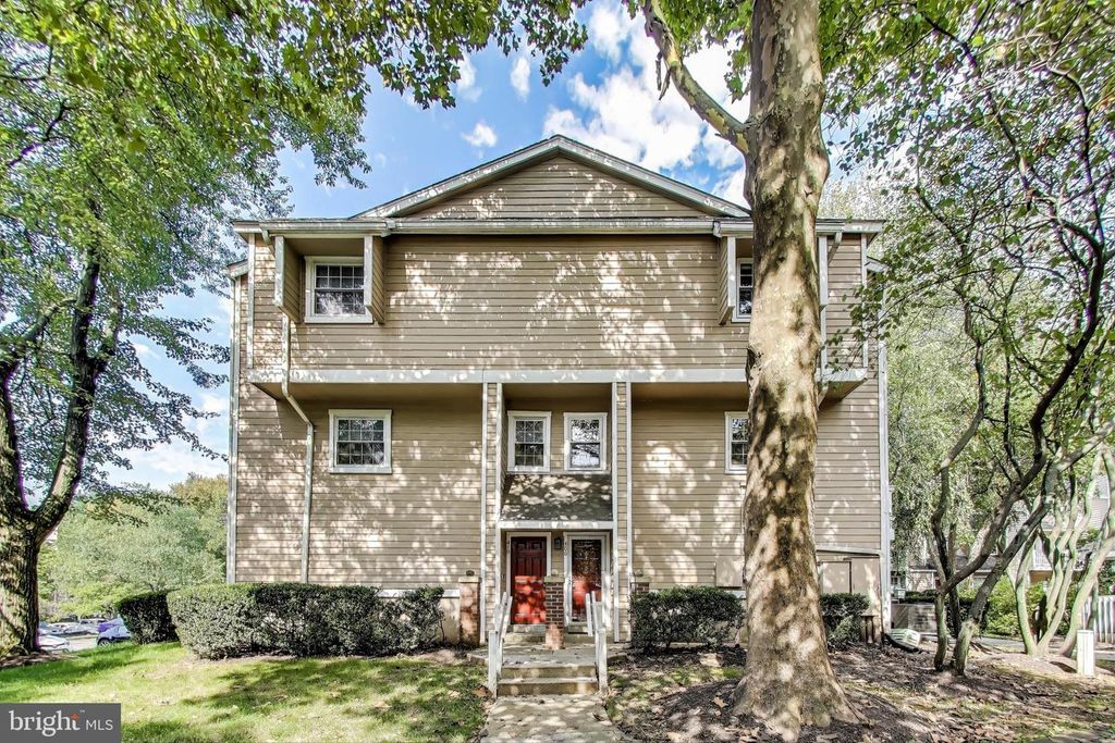 5821 INMAN PARK CIR #400, Rockville, MD 20852