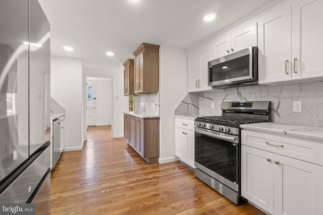 8 OAKVIEW, Cherry Hill, NJ 08002