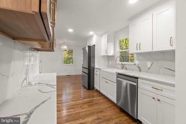 8 OAKVIEW, Cherry Hill, NJ 08002