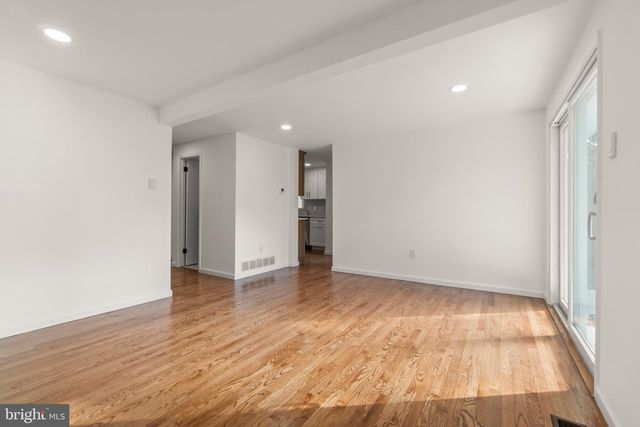 8 OAKVIEW, Cherry Hill, NJ 08002