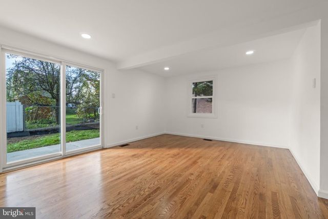 8 OAKVIEW, Cherry Hill, NJ 08002