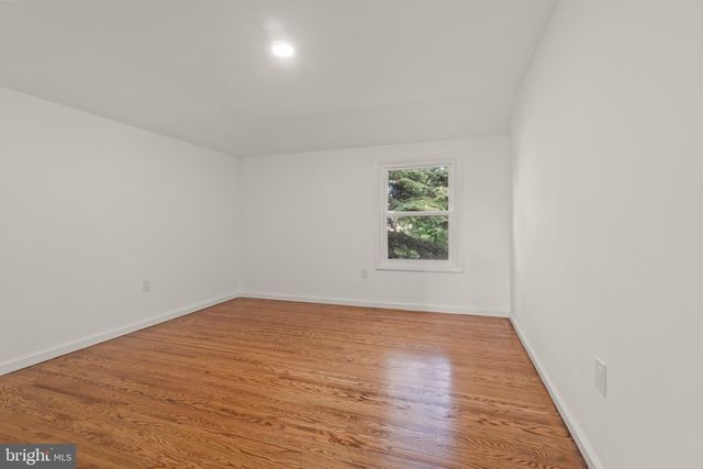 8 OAKVIEW, Cherry Hill, NJ 08002