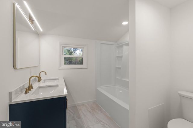 8 OAKVIEW, Cherry Hill, NJ 08002