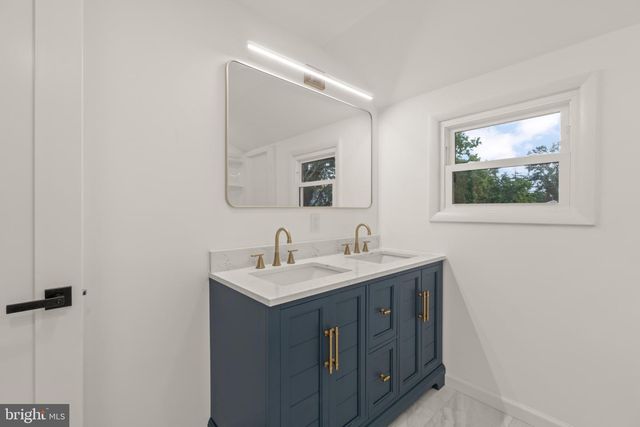 8 OAKVIEW, Cherry Hill, NJ 08002