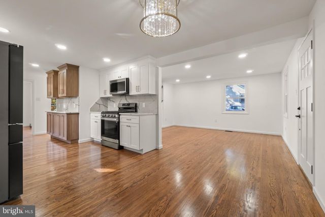 8 OAKVIEW, Cherry Hill, NJ 08002