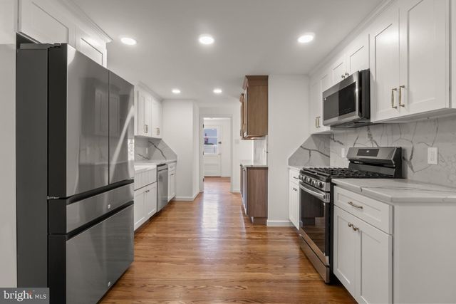 8 OAKVIEW, Cherry Hill, NJ 08002