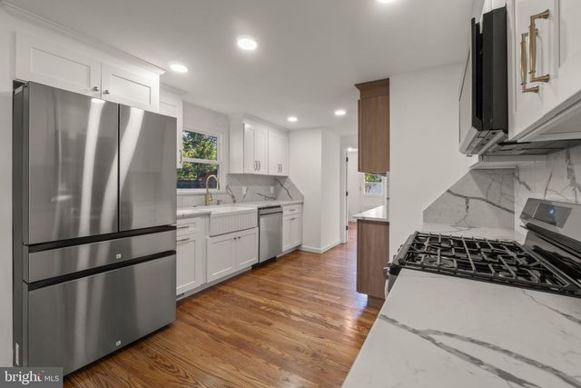 8 OAKVIEW, Cherry Hill, NJ 08002