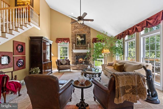 42586 UNBRIDLEDS SONG PL, Chantilly, VA 20152