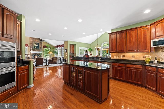 42586 UNBRIDLEDS SONG PL, Chantilly, VA 20152