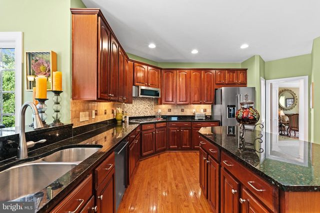 42586 UNBRIDLEDS SONG PL, Chantilly, VA 20152