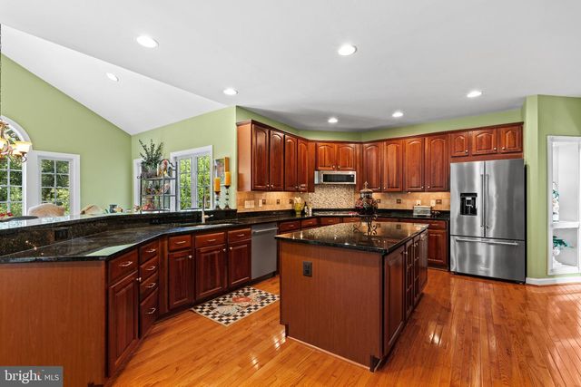 42586 UNBRIDLEDS SONG PL, Chantilly, VA 20152