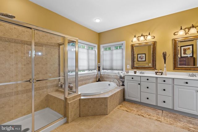 42586 UNBRIDLEDS SONG PL, Chantilly, VA 20152
