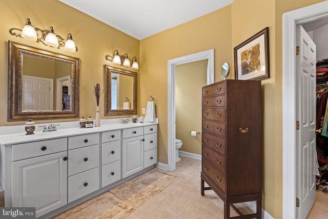 42586 UNBRIDLEDS SONG PL, Chantilly, VA 20152
