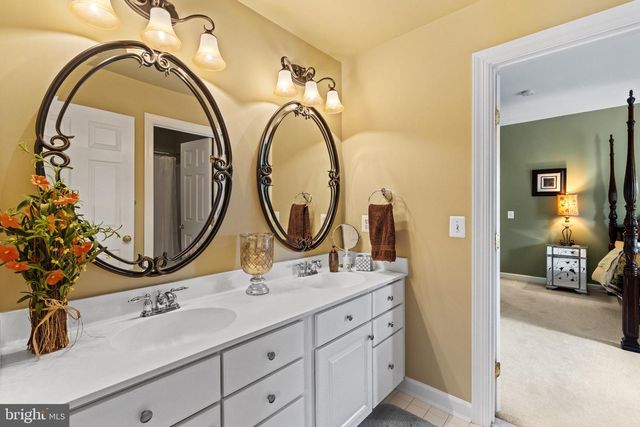 42586 UNBRIDLEDS SONG PL, Chantilly, VA 20152