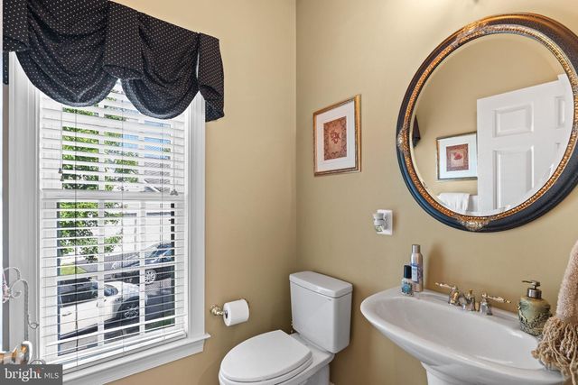 42586 UNBRIDLEDS SONG PL, Chantilly, VA 20152