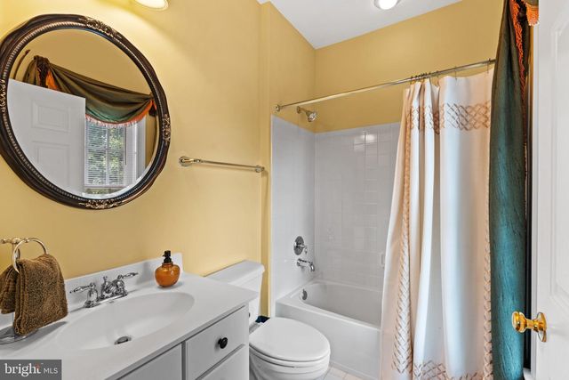 42586 UNBRIDLEDS SONG PL, Chantilly, VA 20152