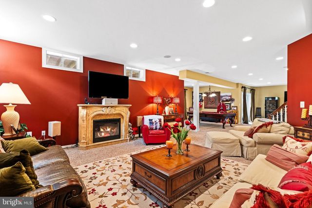 42586 UNBRIDLEDS SONG PL, Chantilly, VA 20152