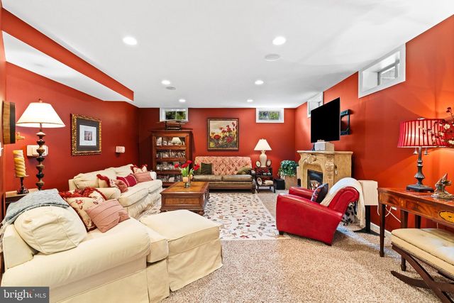 42586 UNBRIDLEDS SONG PL, Chantilly, VA 20152