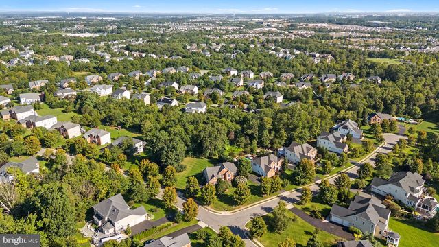 42586 UNBRIDLEDS SONG PL, Chantilly, VA 20152