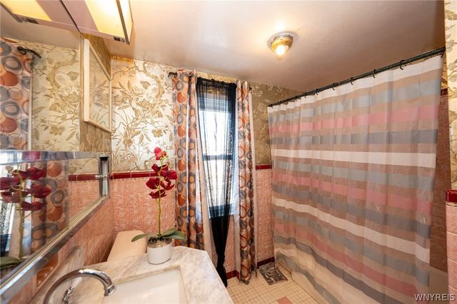 1711 Walnut Avenue, Niagara Falls, NY 14301