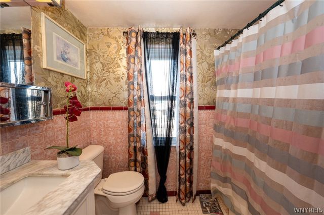 1711 Walnut Avenue, Niagara Falls, NY 14301