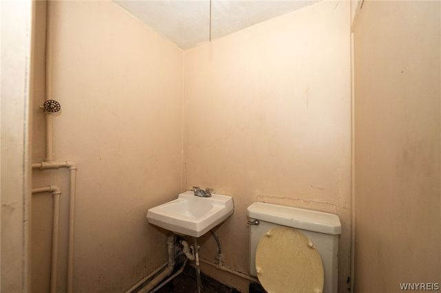 1711 Walnut Avenue, Niagara Falls, NY 14301