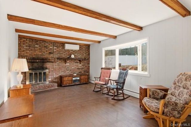 111 Schneider Lane, Hauppauge, NY 11788