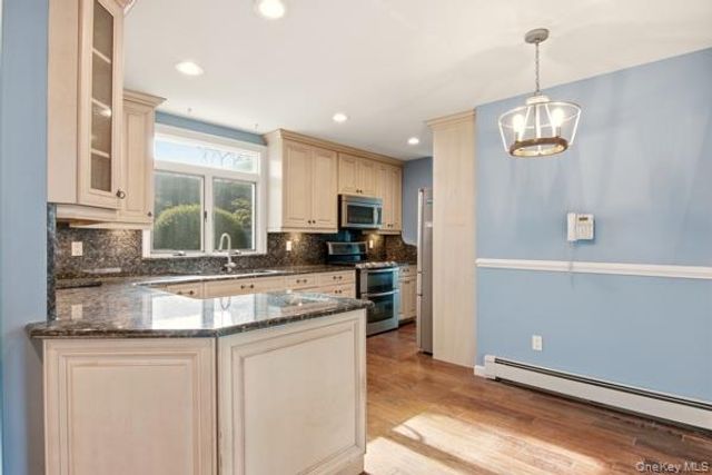 111 Schneider Lane, Hauppauge, NY 11788