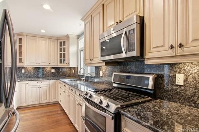 111 Schneider Lane, Hauppauge, NY 11788