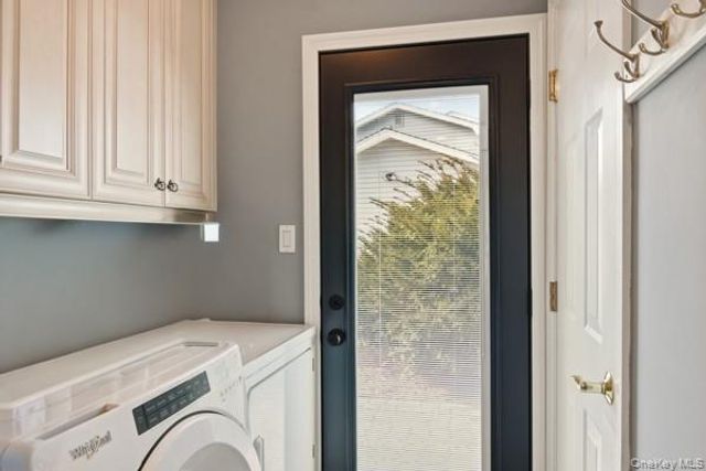 111 Schneider Lane, Hauppauge, NY 11788