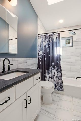 111 Schneider Lane, Hauppauge, NY 11788