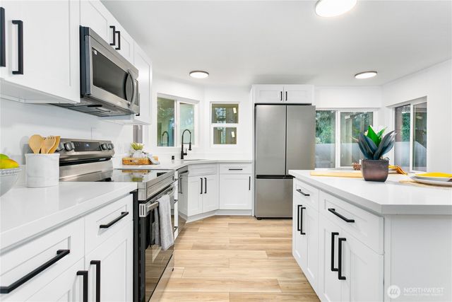 8021 NE Eglon Road, Kingston, WA 98346