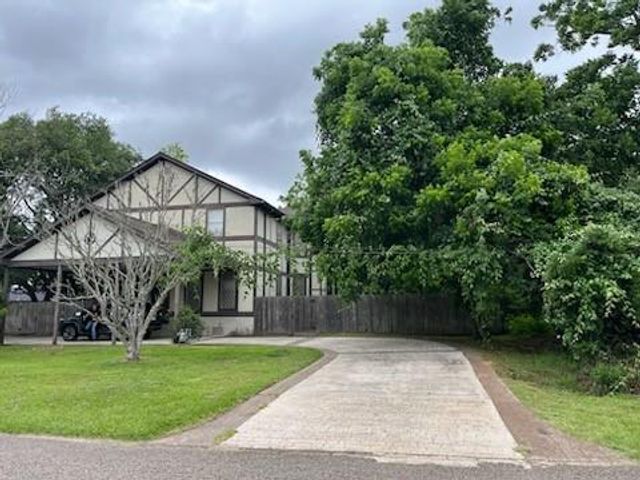 310 W Stewart Street, Willis, TX 77378