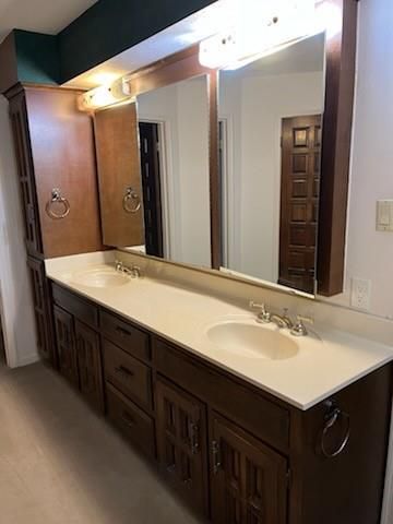 310 W Stewart Street, Willis, TX 77378
