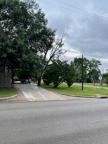 310 W Stewart Street, Willis, TX 77378