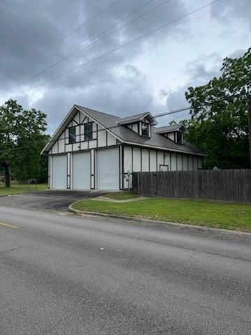 310 W Stewart Street, Willis, TX 77378
