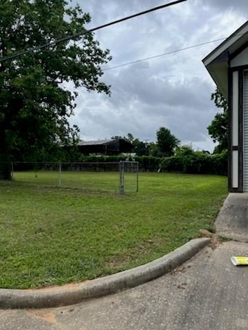 310 W Stewart Street, Willis, TX 77378