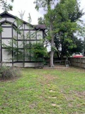 310 W Stewart Street, Willis, TX 77378