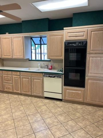 310 W Stewart Street, Willis, TX 77378