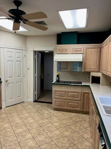 310 W Stewart Street, Willis, TX 77378