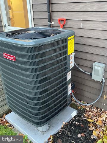 2472 WEBSTER CT, Bensalem, PA 19020