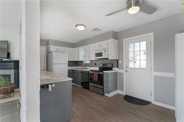 816 NE Pollard Street, Lee's Summit, MO 64086